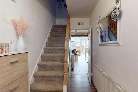 3 bedroom maisonette for sale, Heneage Crescent, New Addington, Croydon, CR0