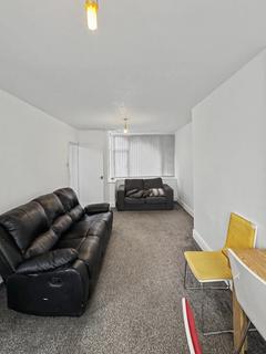 3 bedroom semi-detached house to rent, Eastleigh Road, Prestwich M25