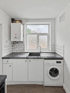 3 bedroom semi-detached house to rent, Eastleigh Road, Prestwich M25