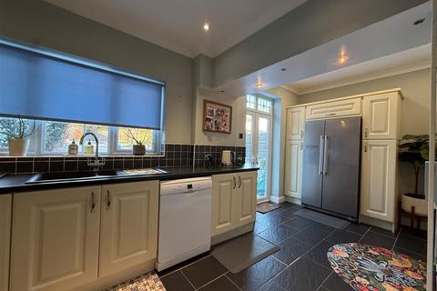 4 bedroom semi-detached house for sale, Manor Lane, Halesowen