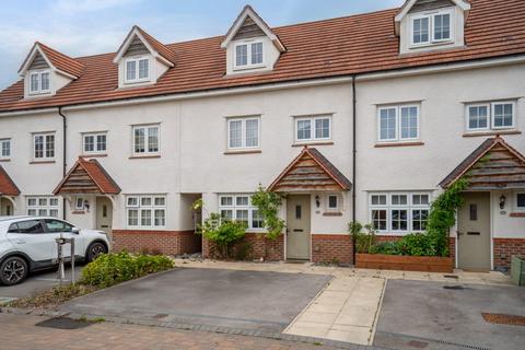 4 bedroom terraced house for sale, Farro Drive, York