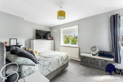 2 bedroom terraced house to rent, Glastonbury Road, Surrey SM4
