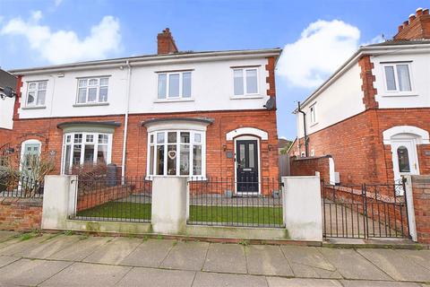 3 bedroom semi-detached house for sale, Heneage Road, Grimsby DN32