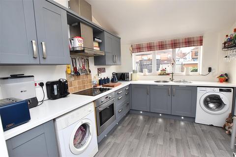 3 bedroom semi-detached house for sale, Heneage Road, Grimsby DN32