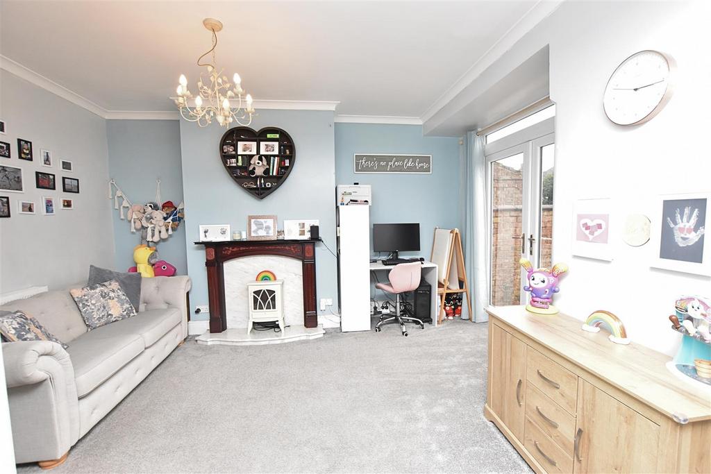 Dining/sitting room