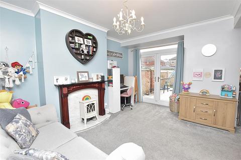 3 bedroom semi-detached house for sale, Heneage Road, Grimsby DN32