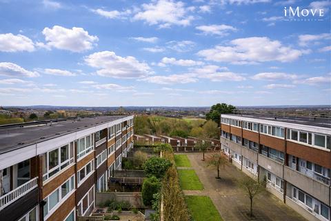 2 bedroom flat for sale, Sylvan Road, London SE19