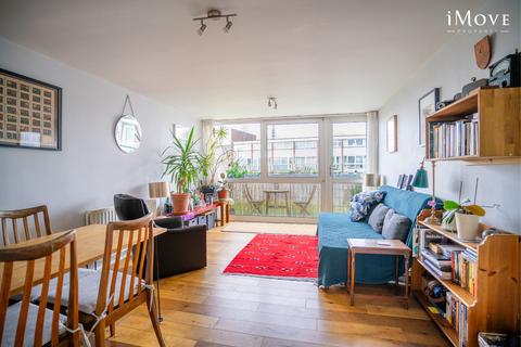 2 bedroom flat for sale, Sylvan Road, London SE19