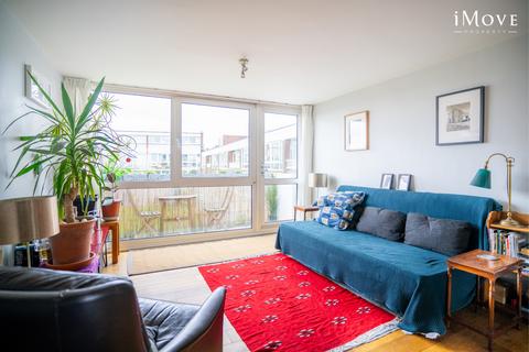 2 bedroom flat for sale, Sylvan Road, London SE19
