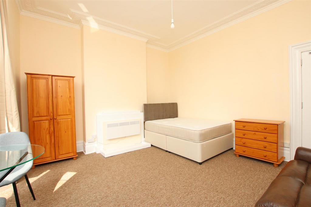 Studio room (2).JPG