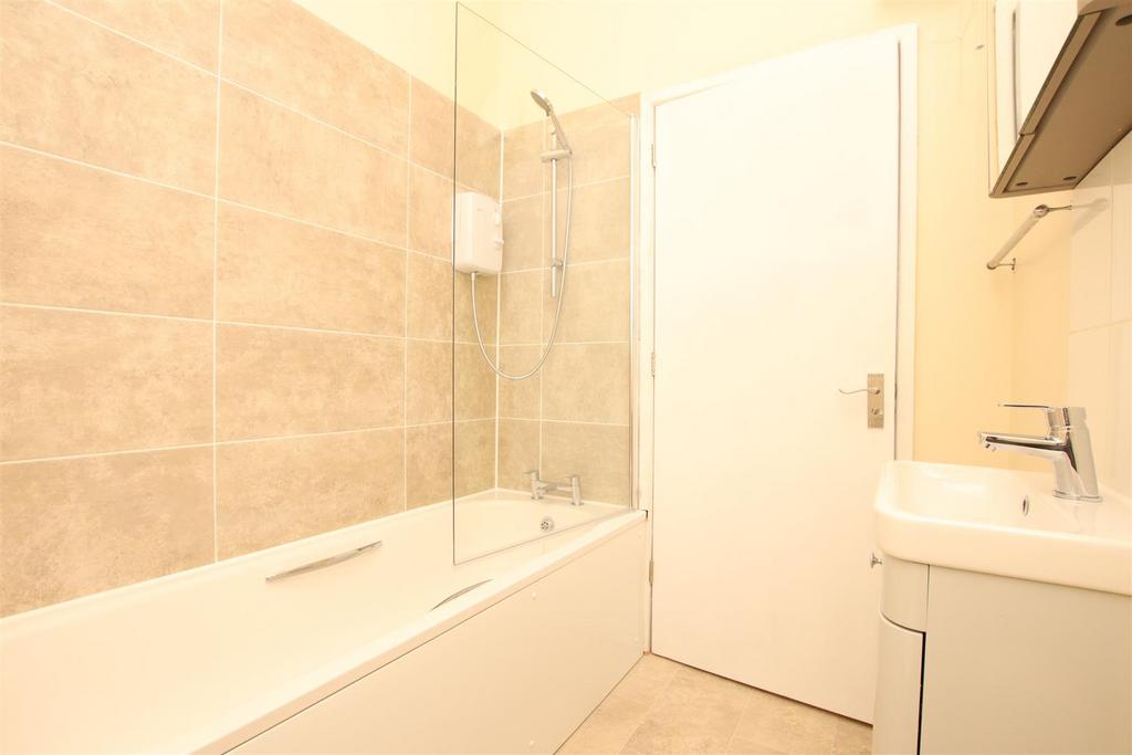 Bathroom (2).JPG