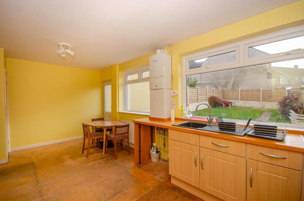 Kitchen pic 2.jpg