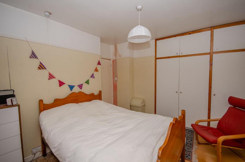 Bedroom one pic 2.jpg