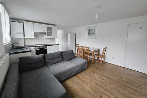 2 bedroom flat to rent, Strathville Road, London SW18