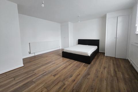 2 bedroom flat to rent, Strathville Road, London SW18