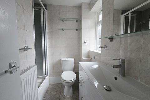 2 bedroom flat to rent, Strathville Road, London SW18