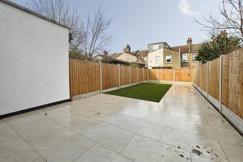 3 bedroom terraced house for sale, Wanlip Road, London E13