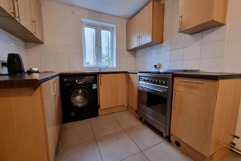3 bedroom terraced house to rent, Windmill Grove, Croydon