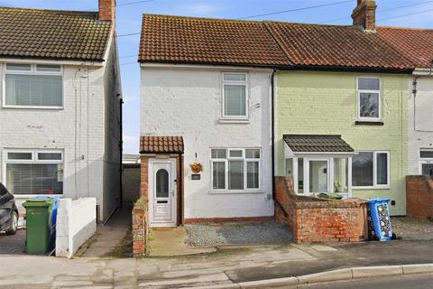 2 bedroom end of terrace house for sale, Queen Street, Withernsea