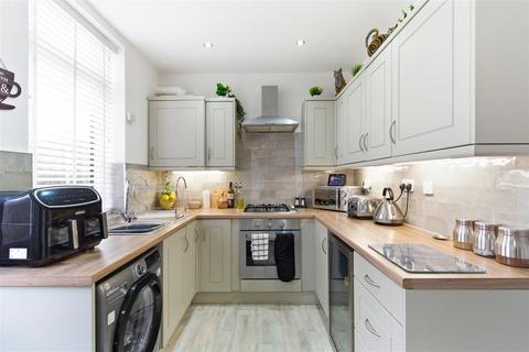 2 bedroom end of terrace house for sale, Queen Street, Withernsea