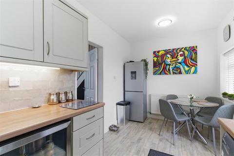 2 bedroom end of terrace house for sale, Queen Street, Withernsea