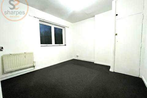 1 bedroom flat to rent, High Trees, London