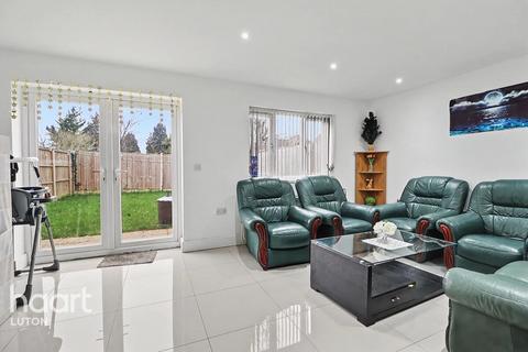 4 bedroom detached house for sale, Wingate Road, Luton