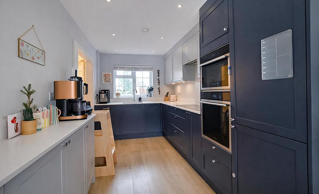 Modern Fitted Kitchen