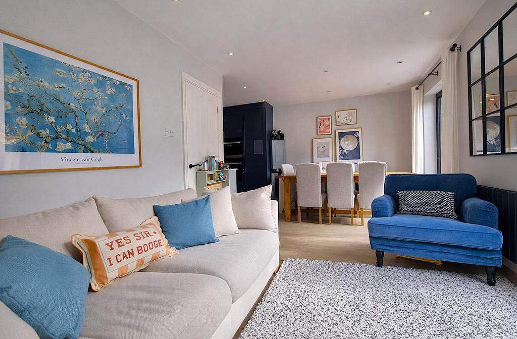 Lounge/Dining Room