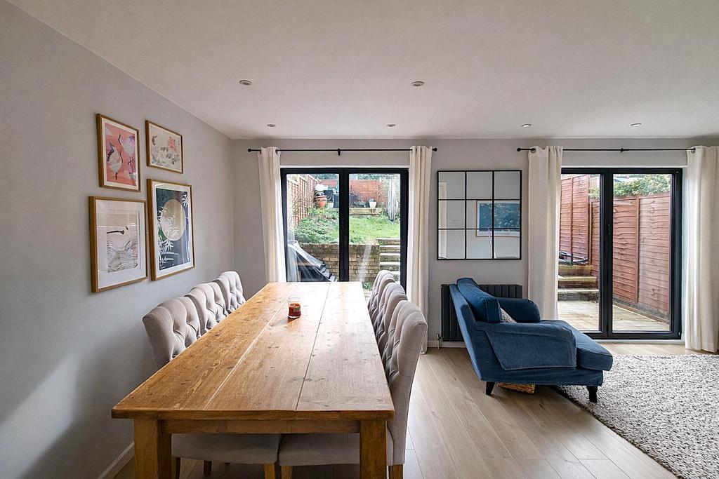 Lounge/Dining Room