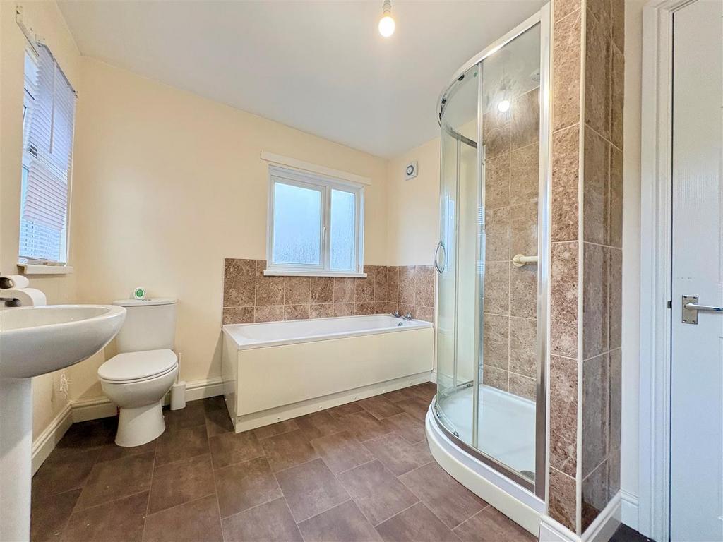 46 bathroom.jpg