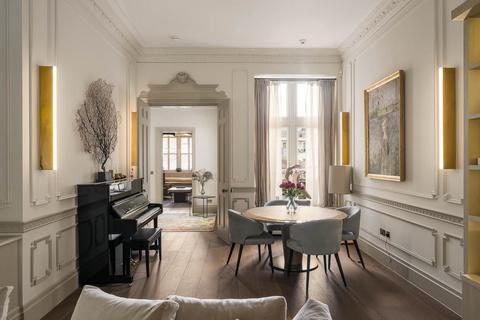 undefined, Kensington Court, Kensington, W8