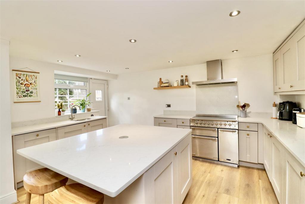 Breakfast kitchen   dining room