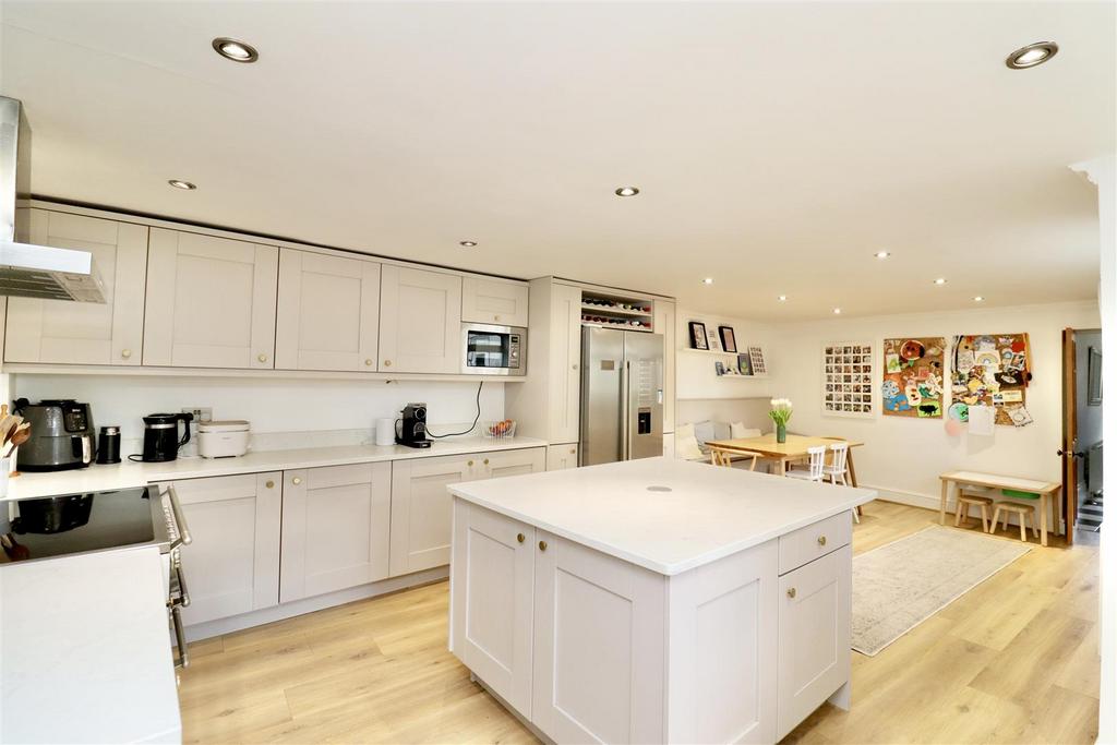 Breakfast kitchen   dining room