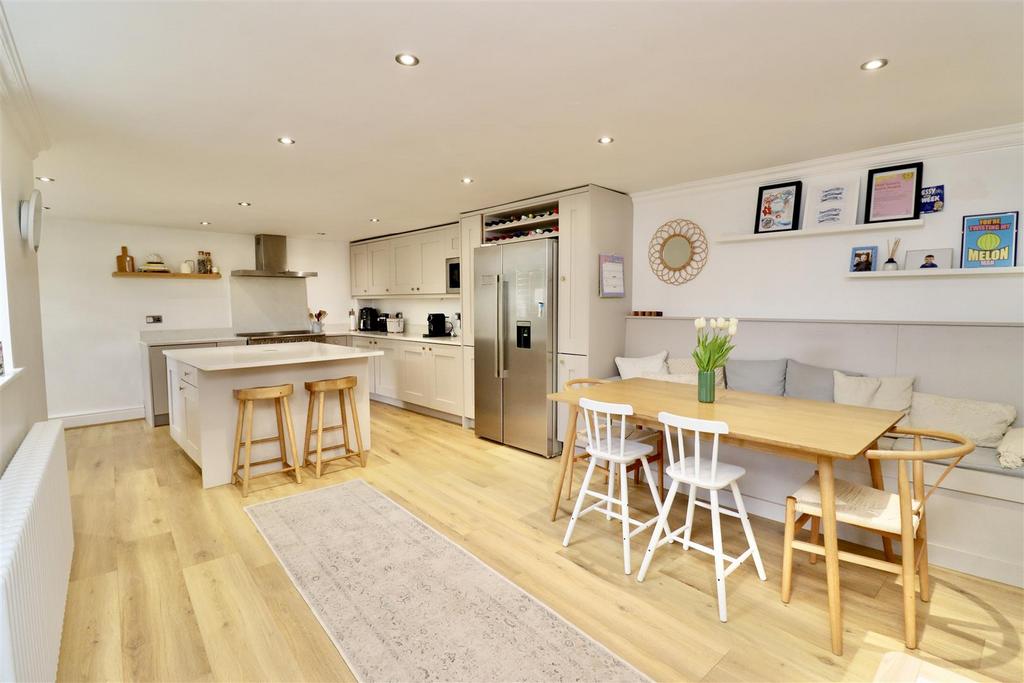 Breakfast kitchen   dining room