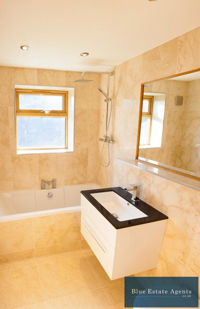 Family Bathroom Suite