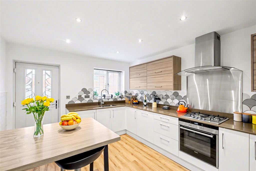 Kitchen 1.jpg