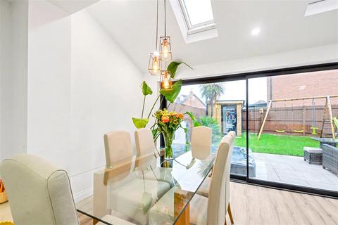 4 bedroom detached house for sale, Clovelly Drive, Nottingham