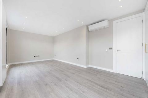 2 bedroom flat to rent, The Ridgeway, London NW11