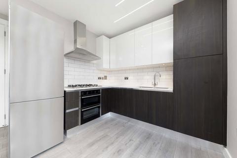 2 bedroom flat to rent, The Ridgeway, London NW11