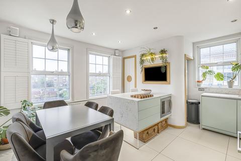 3 bedroom flat for sale, Burntwood Lane, Earlsfield, London, SW17