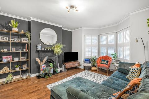 3 bedroom flat for sale, Burntwood Lane, Earlsfield, London, SW17