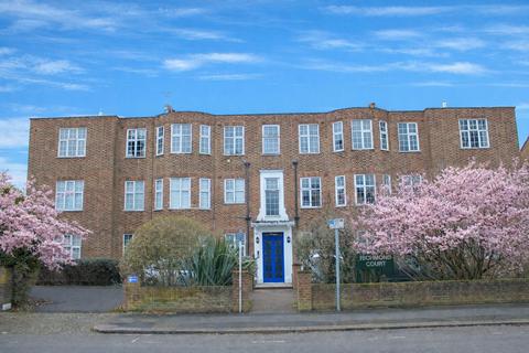 2 bedroom flat to rent, Richmond Court, Richmond Road, Raynes Park