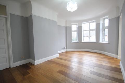 2 bedroom flat to rent, Richmond Court, Richmond Road, Raynes Park