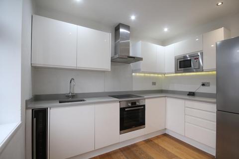 2 bedroom flat to rent, Richmond Court, Richmond Road, Raynes Park