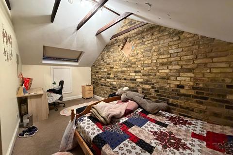 3 bedroom flat to rent, Avenue Road, W3