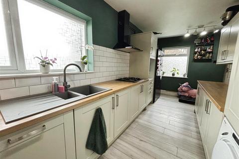 3 bedroom semi-detached house for sale, Lingdale Road, Bradford BD6
