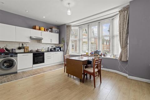 2 bedroom flat for sale, Grove Road, Eastbourne BN21