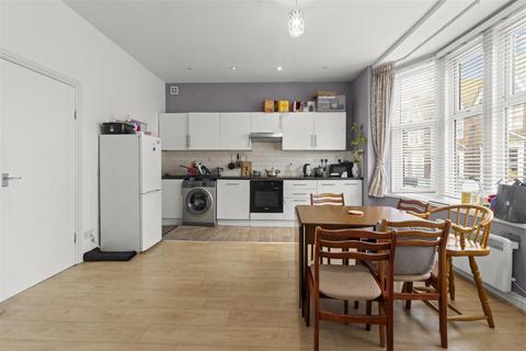 2 bedroom flat for sale, Grove Road, Eastbourne BN21