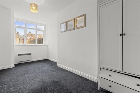 2 bedroom flat for sale, Grove Road, Eastbourne BN21